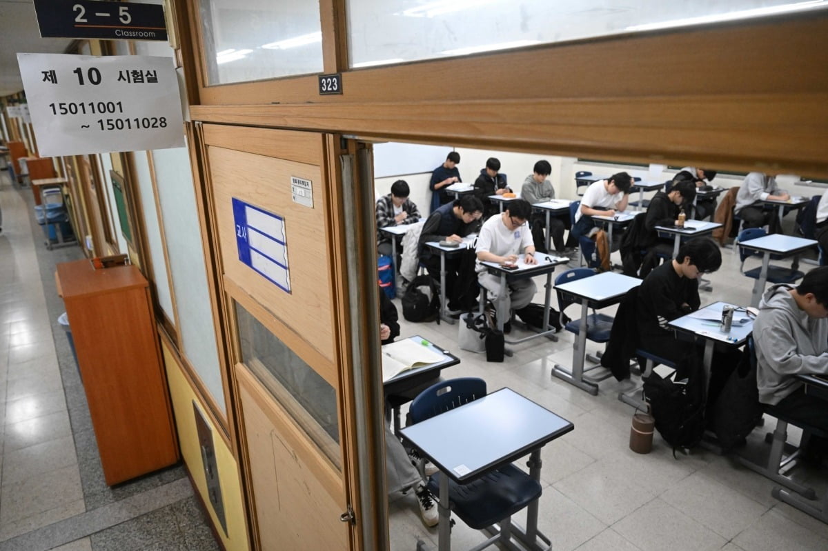 한국경제 보도 이미지: 칸트 관련 지문 등장