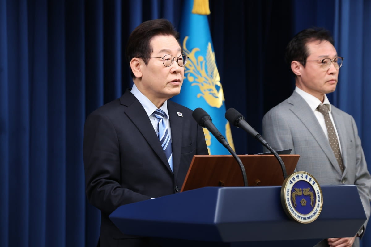 [속보] 李 대통령 "중국과 꾸준한 대화로 관계 발전 이어갈 것"