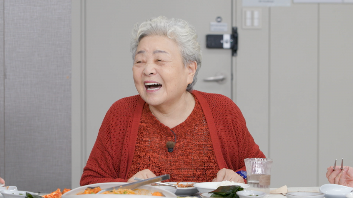 '60년차 축덕' 강부자 "비행기서 손흥민과 만나…연락처 있다"