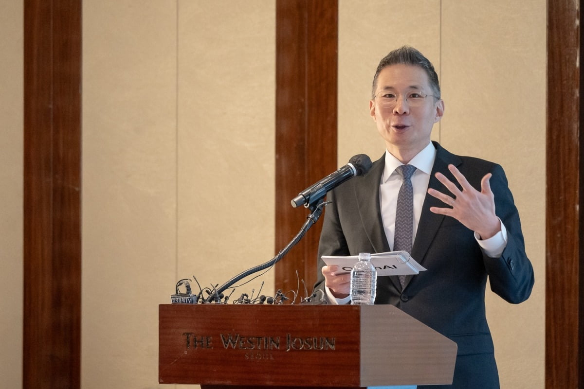 김경훈 오픈AI 코리아 총괄 대표가 4일 오전 서울 웨스틴조선호텔에서 열린 기자간담회에서 발표하고 있다. 사진=오픈AI