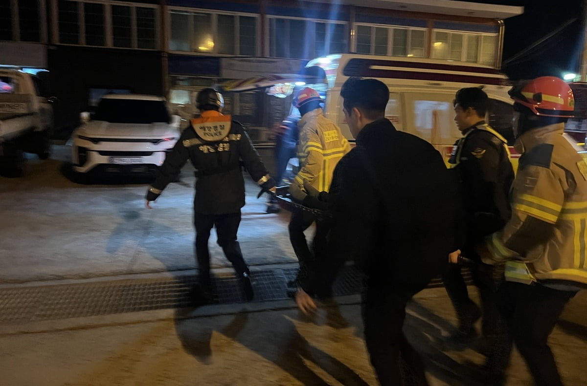 태안 천리포 인근서 어선 전복…1명 심정지 상태로 발견