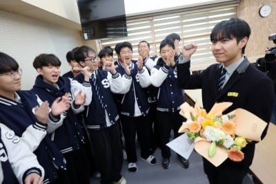 '10초 만에 수학문제 해결'…수능 만점자, 과거 유튜브 영상 화제