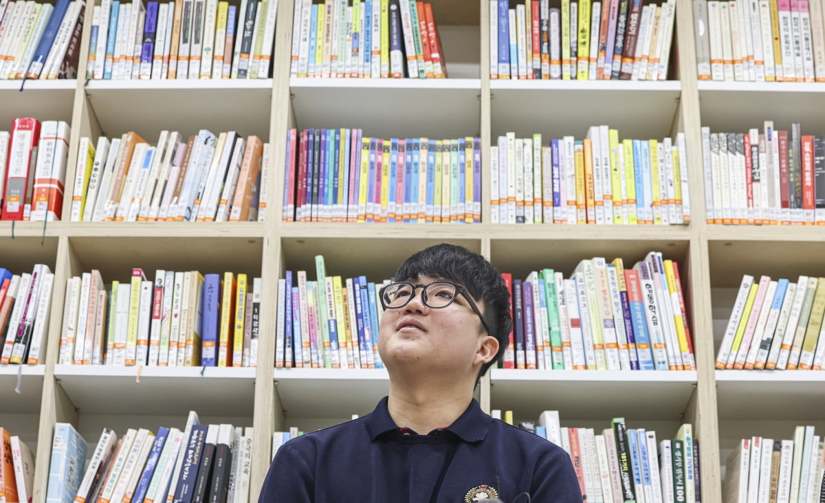 [포토] 언론 인터뷰하는 광남고 수능 만점자 왕정건 학생