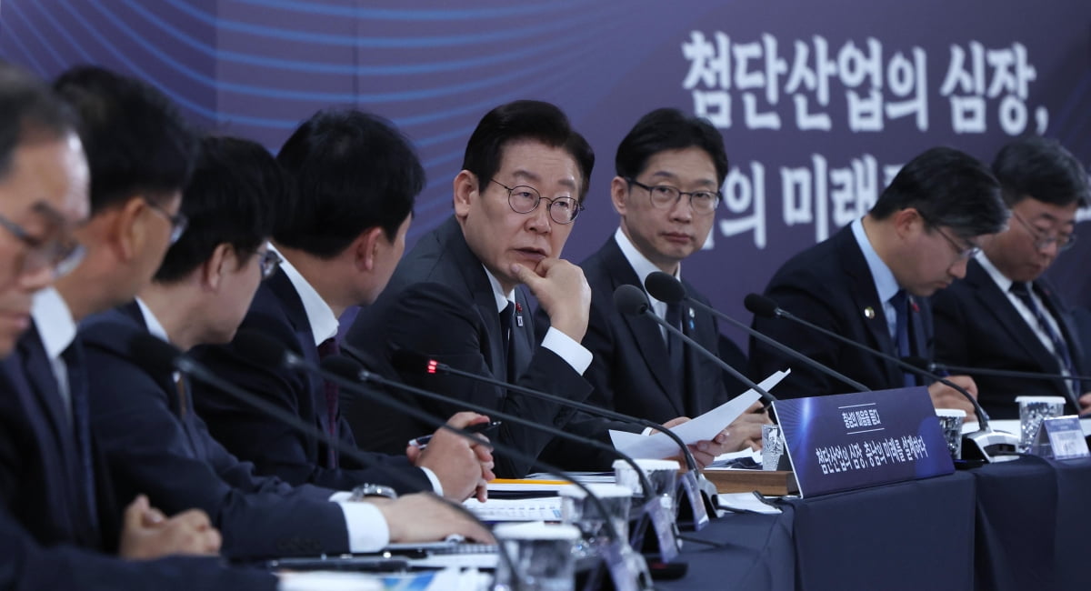 [포토] 李대통령, 천안에서 타운홀 미팅 주재