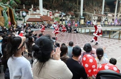 [포토] 롯데월드, '트윙클 미라클 윈터' 겨울 시즌 오픈