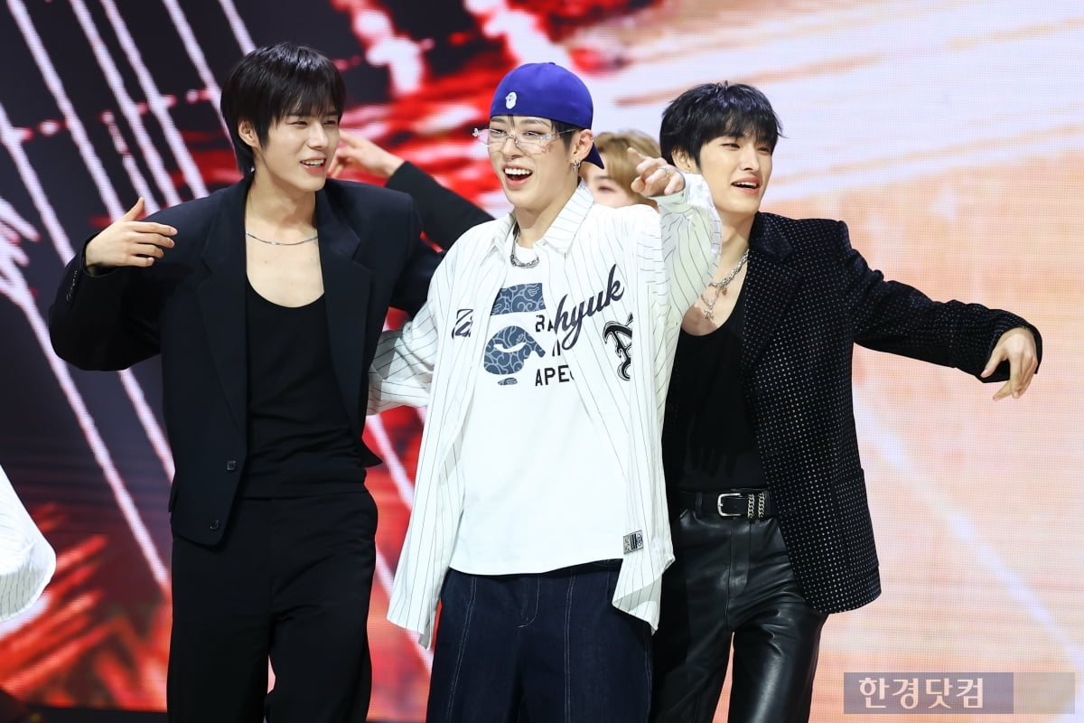 [포토+] 나우즈, '갑자기 무대에 올라온 82메이저와 즐겁게~'