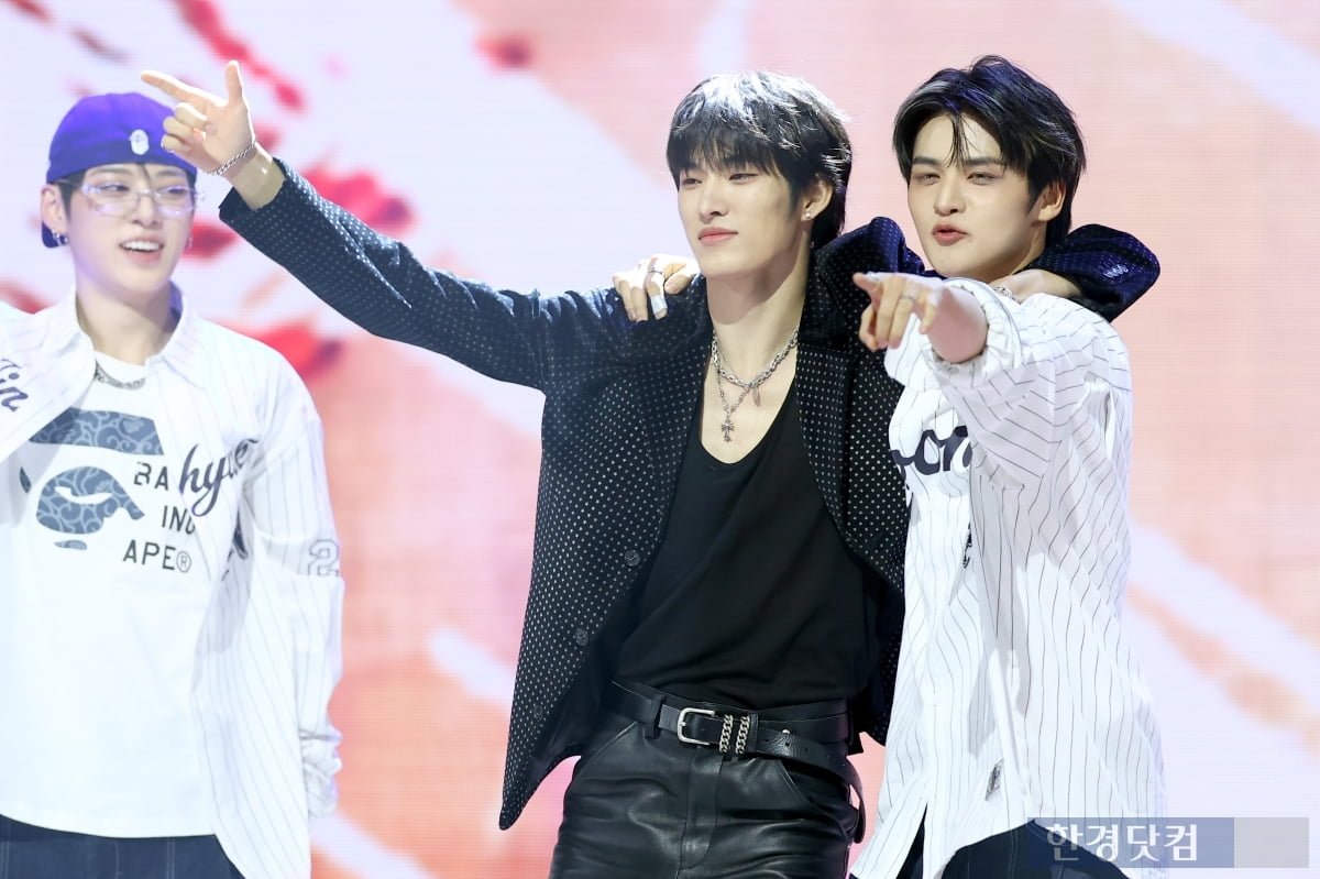 [포토+] 나우즈, '갑자기 무대에 올라온 82메이저와 즐겁게~'