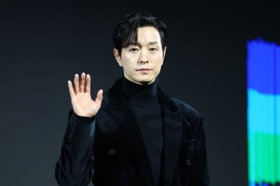 [포토+] 정성일, '팬들 마음 흔드는 멋짐'