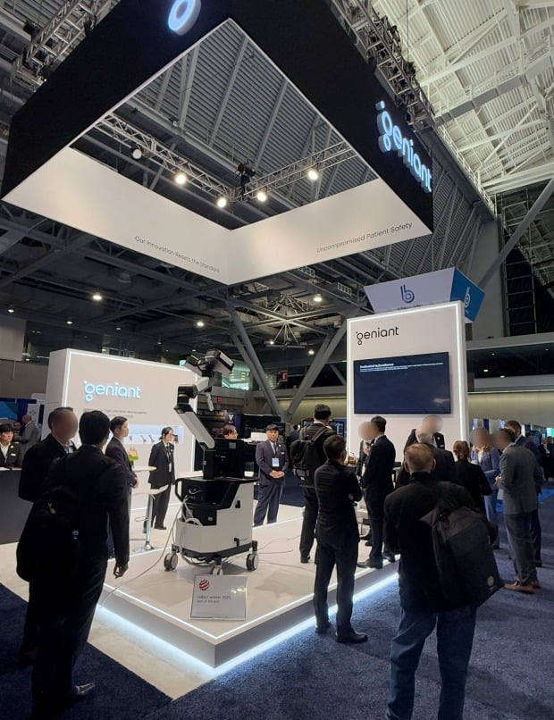 사진=지난 미국 신경외과학회에 참가한 고영테크놀러지 전시 부스