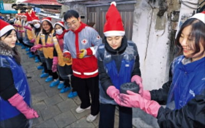 고려아연·대한적십자사, 연탄 기부