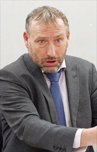 스튜어트 던바 "기술주 투자 핵심은 인내심…잡음에 일희일비 말라"