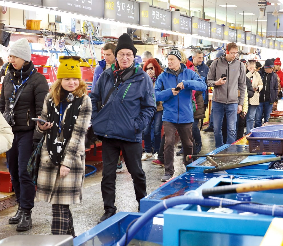 [포토] 올 부산 외국인 관광객 300만 돌파