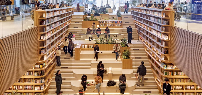 교외 대형점포서 지역 밀착형으로…아파트 들어간 신세계 스타필드