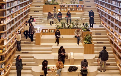 교외 대형점포서 지역 밀착형으로…아파트 들어간 신세계 스타필드
