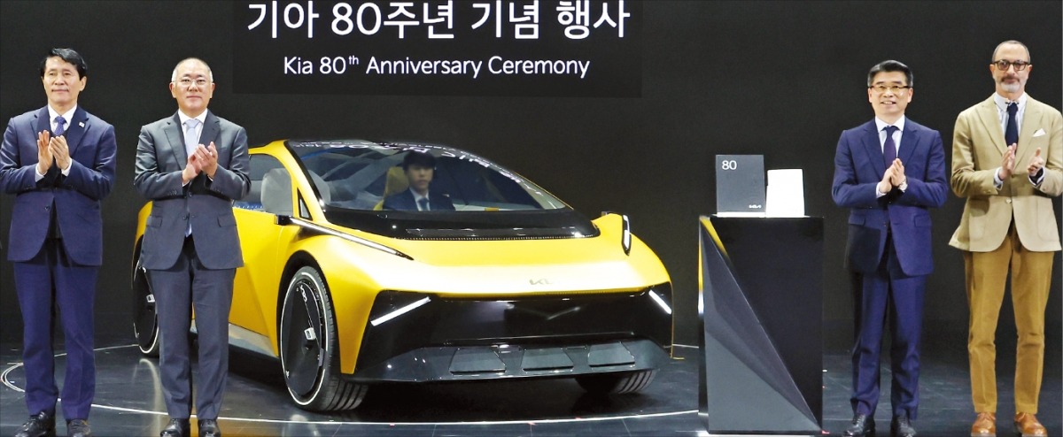 정의선 "기아 80년은 위대한 여정…도전 이어갈 것"