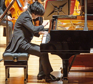 임윤찬 연주회서 역대급 '관크'…관객들 분노