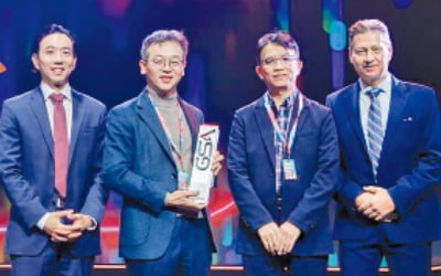 SK하이닉스, 글로벌 '반도체 어워즈' 2관왕