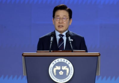 李대통령, '중일갈등'에 "한쪽 편들기보다 중재·조정이 바람직"