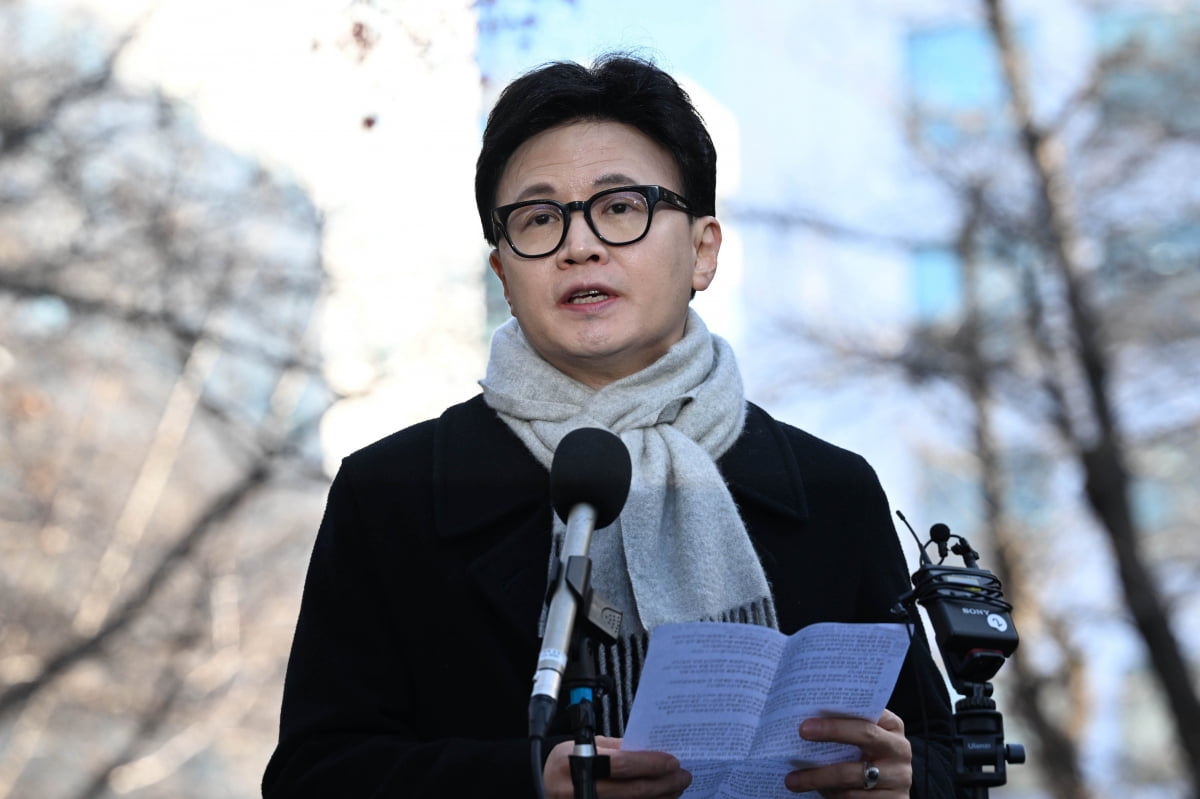 한동훈 전 국민의힘 대표가 3일 서울 여의도 국회도서관 인근 쪽문에서 12·3 비상계엄 1주년 기자회견을 하고 있다.2025.12.03 사진=한경 최혁 기자