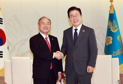 손정의 만난 李대통령 "한일 간 AI분야 가교 역할 해주셨으면" 당부