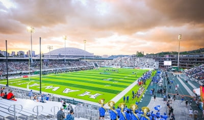 야자수 아래서 즐기는 이색 크리스마스… 연말 축제 가득한 하와이