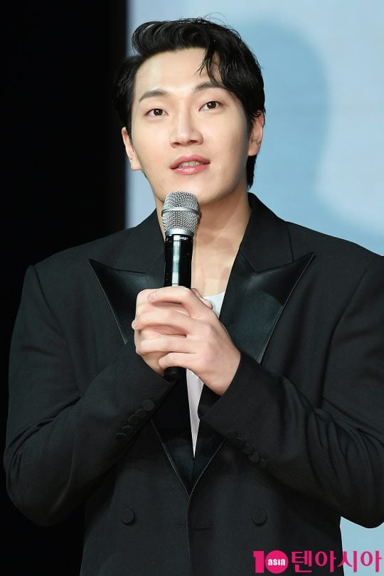 Kim Feel Announces New Single 'Dry Flower' and Year-End Concert