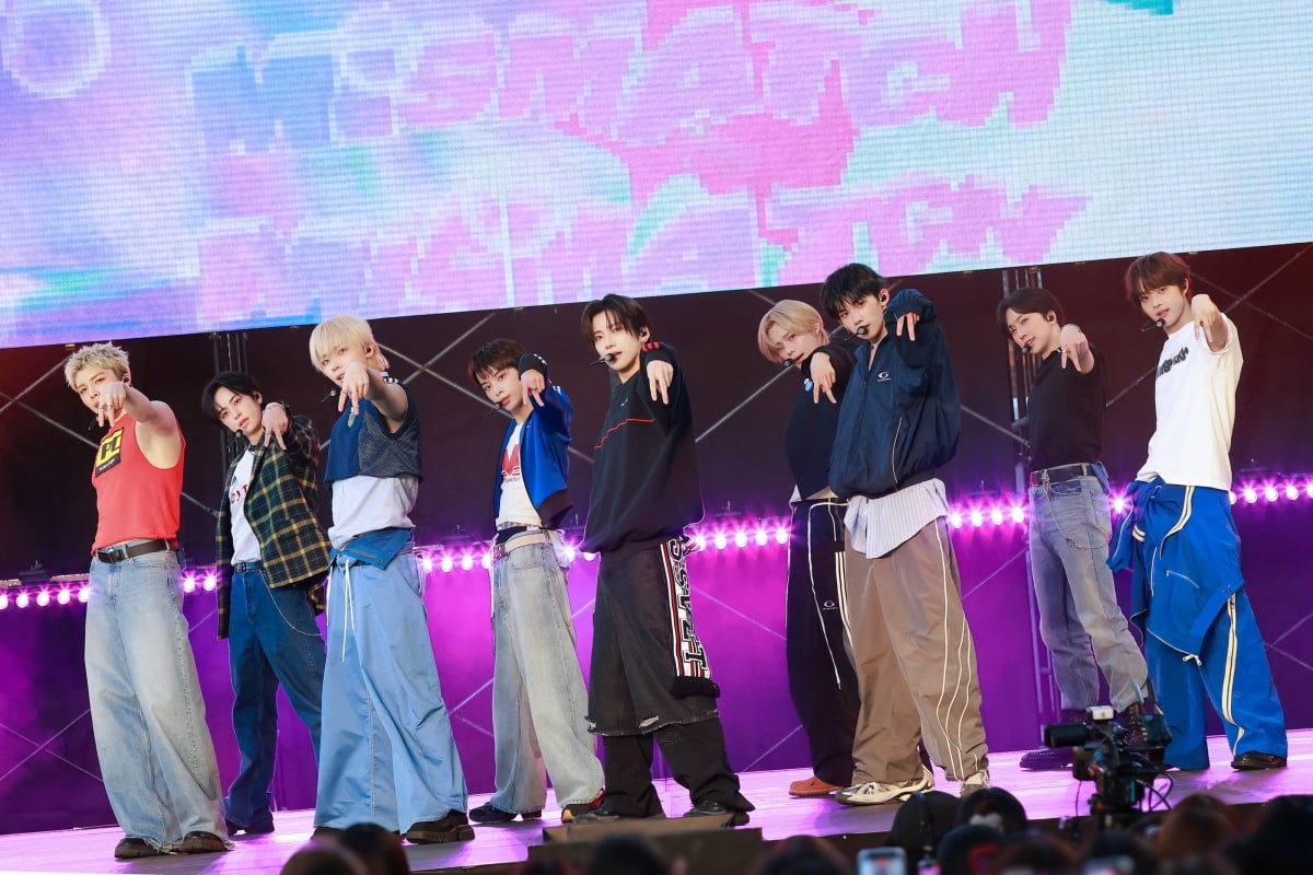 K-Pop Group &TEAM Tops Oricon Chart with Japanese Version of 'Back to Life'