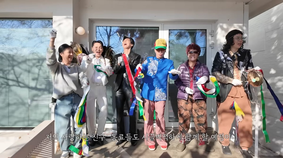 Korean Singer Jang Yoon-jeong Launches Her Own YouTube Channel