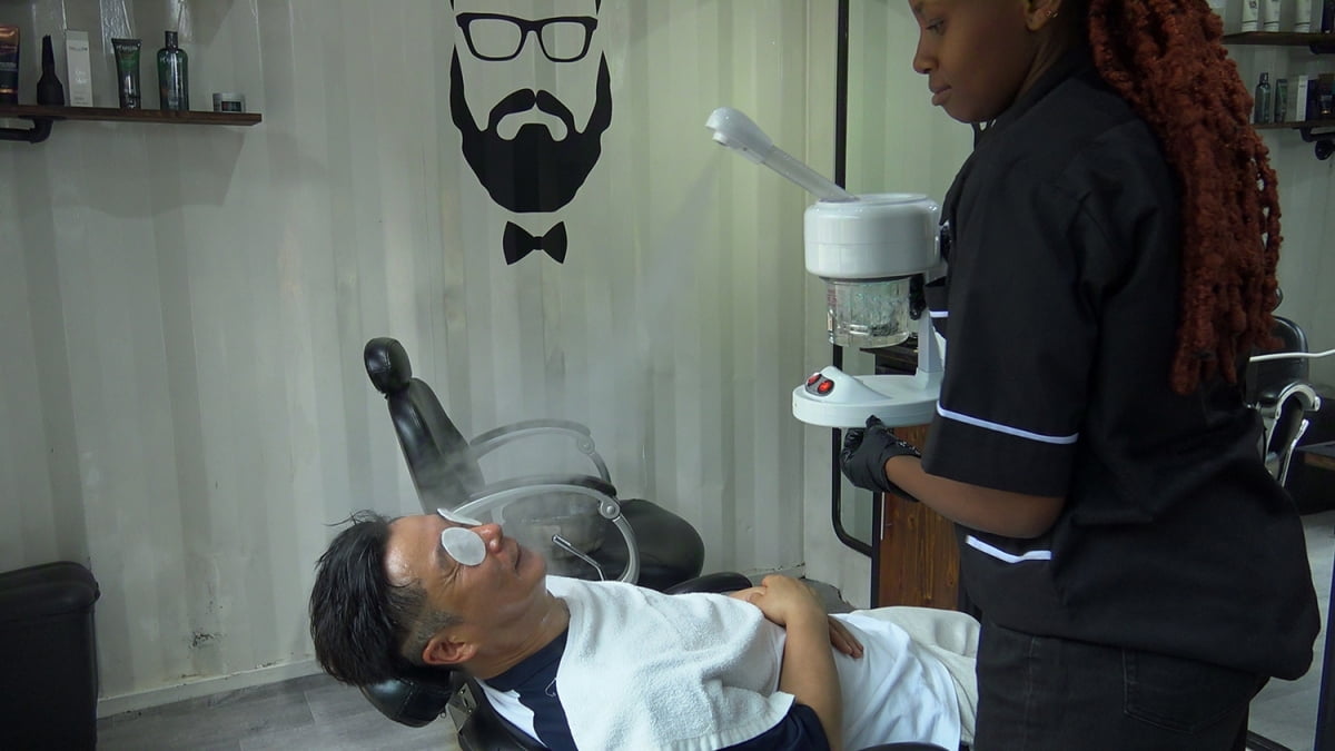 ナ・ヨンソクPDと『新西遊記』トリオ、Netflixバラエティ『ケニアに行った三食』で爆笑の旅を続ける