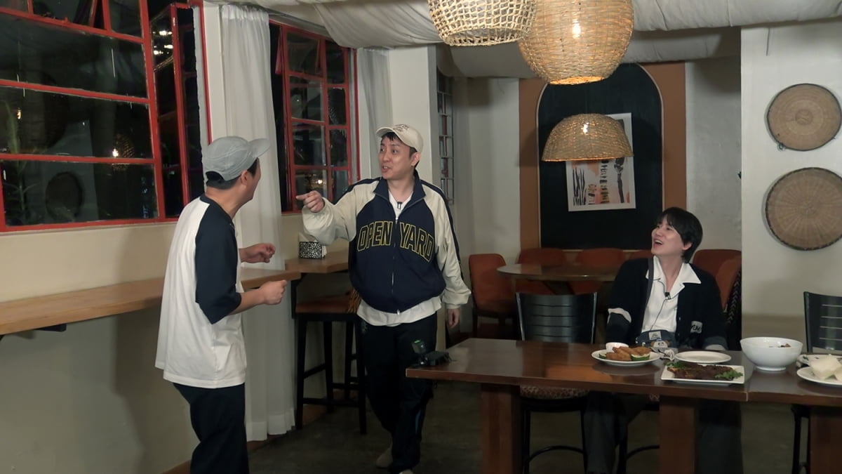 ナ・ヨンソクPDと『新西遊記』トリオ、Netflixバラエティ『ケニアに行った三食』で爆笑の旅を続ける