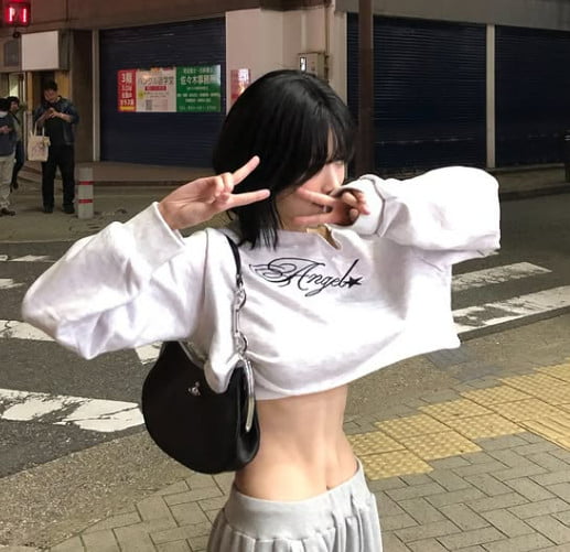 ベイビーモンスターのアヒョン、驚異の腹筋を披露！