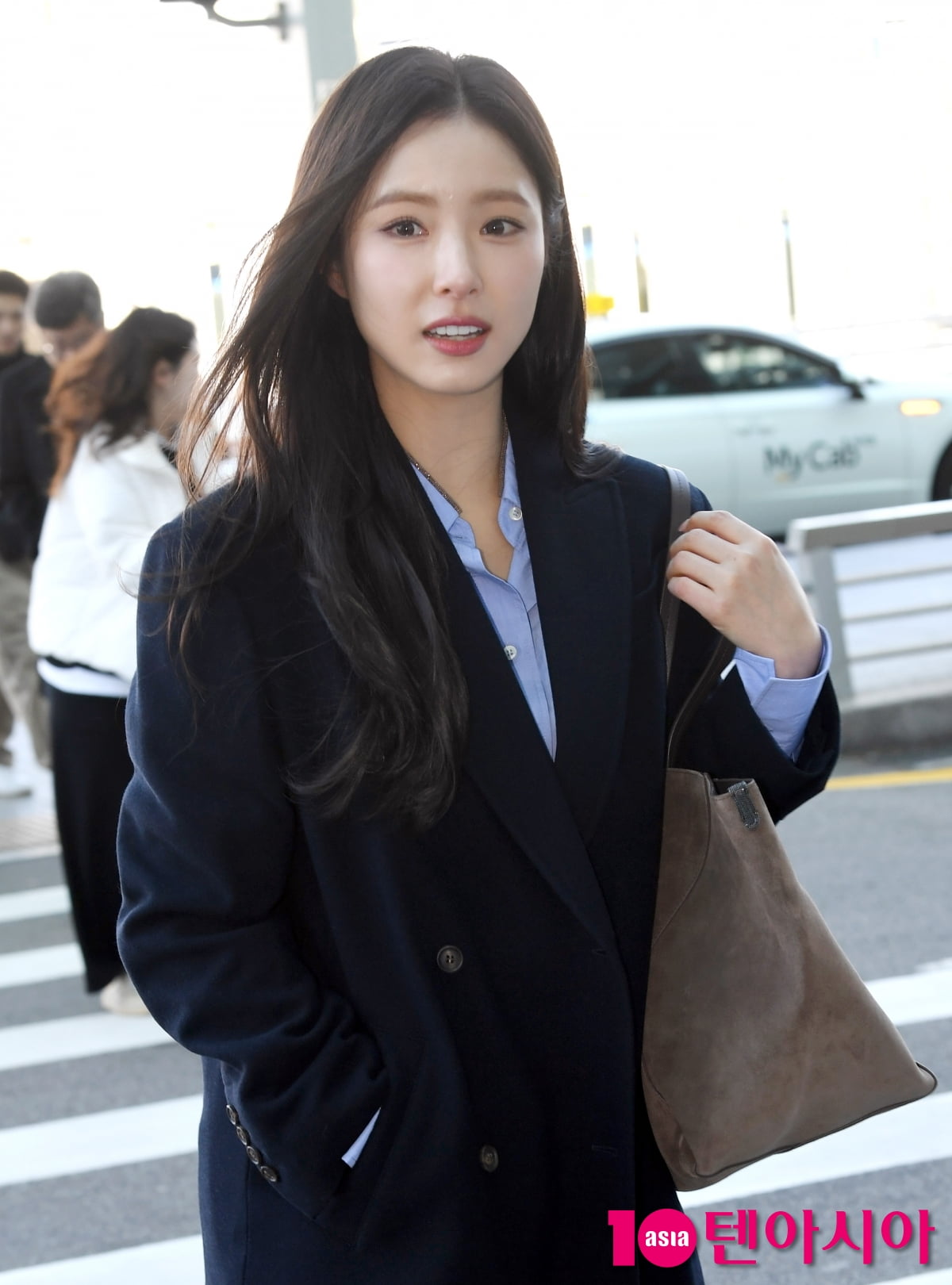 Actress Shin Sae-kyeong Departs for Rome from Incheon International Airport