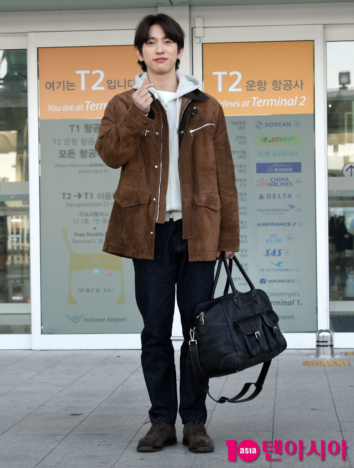Actor Park Jin-young Departs for Rome from Incheon International Airport