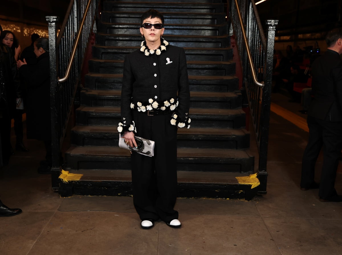 G-DRAGON、シャネル2026コレクションショーに登場