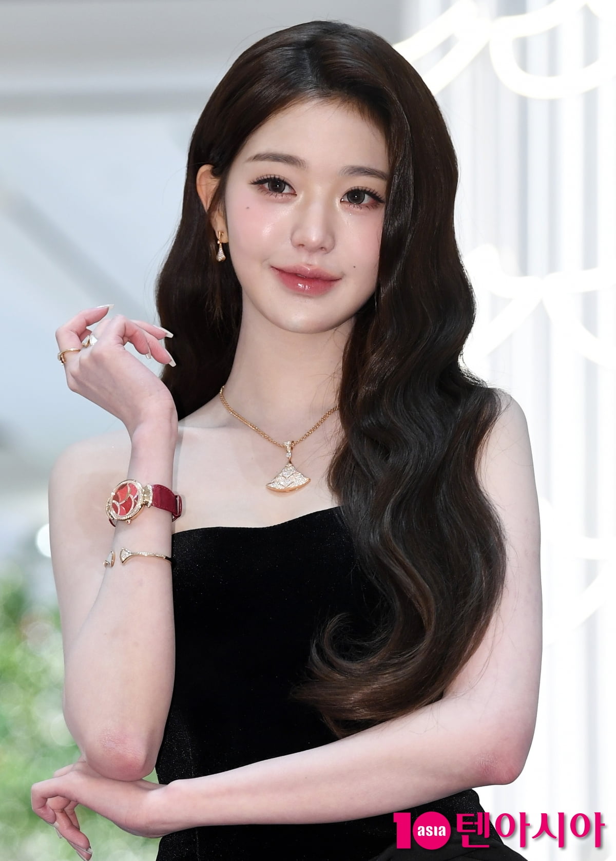 IVE's Jang Wonyoung Shines at Jewelry Brand Pop-Up Event in Seoul