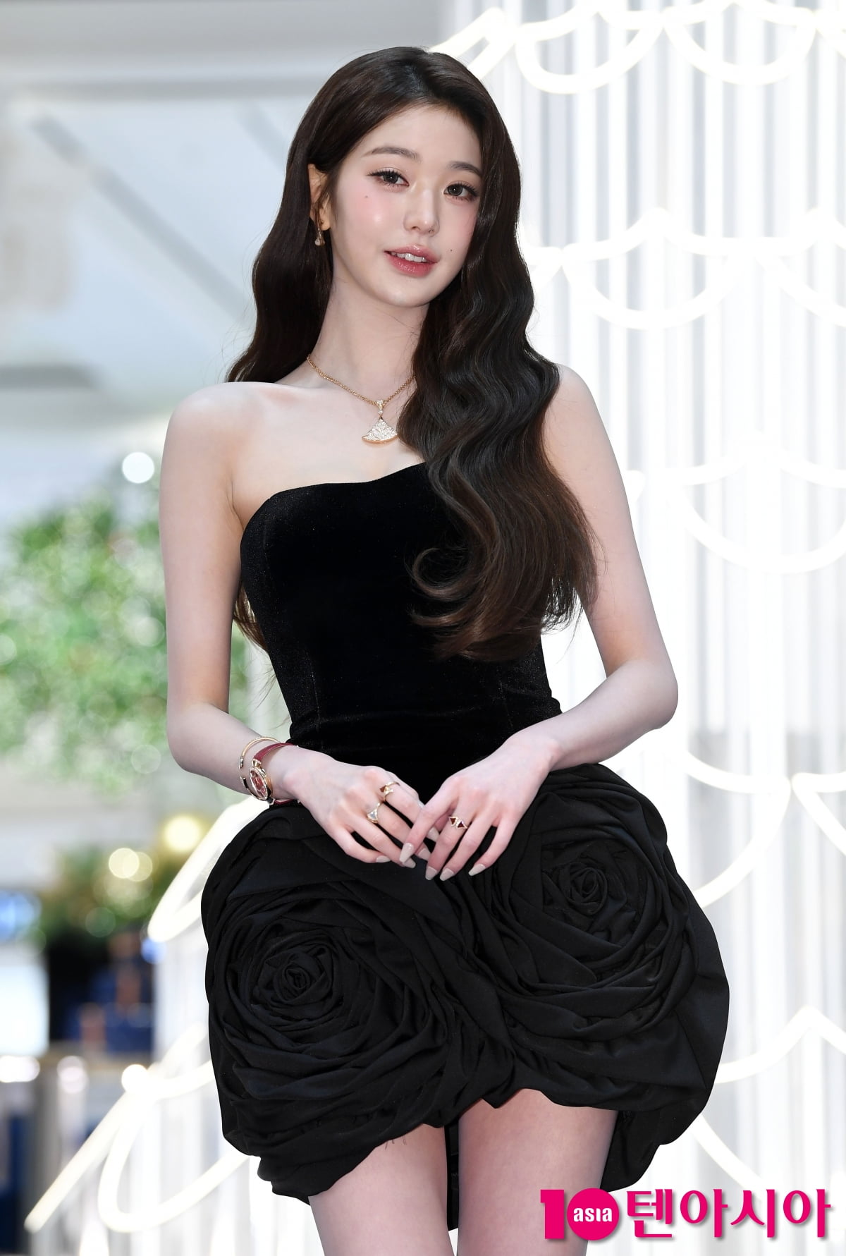 アイヴのジャン・ウォンヨン、ジュエリーブランドのポップアップイベントに登場