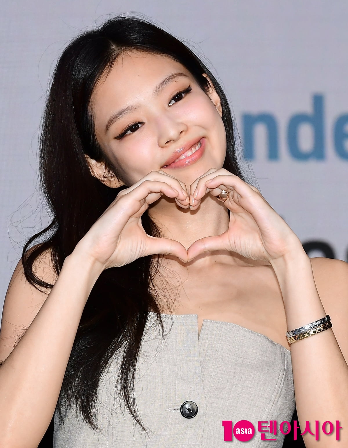 BLACKPINK's Jennie Sets New Records with Debut Album 'Ruby'