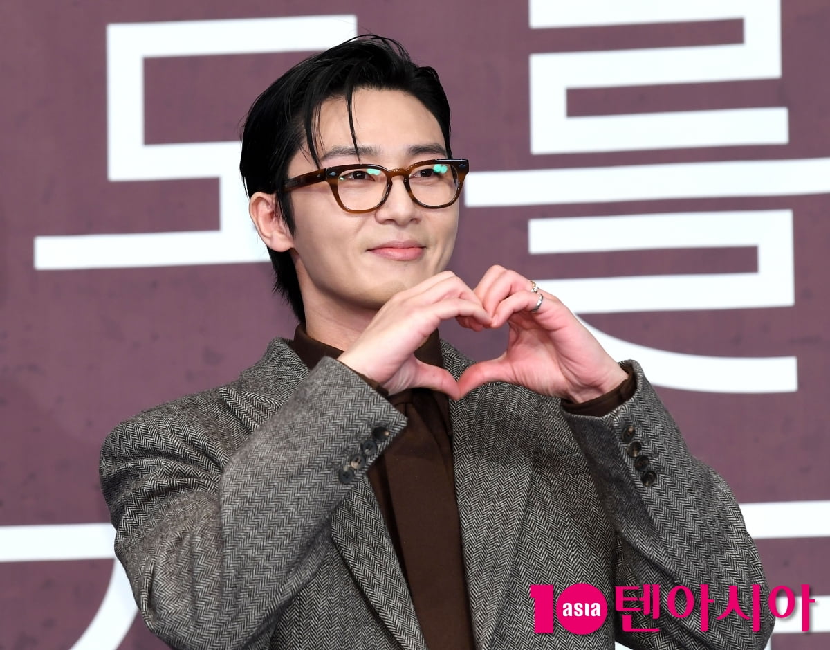 Park Seo-jun Attends Press Conference for New JTBC Drama 'Surely Tomorrow'