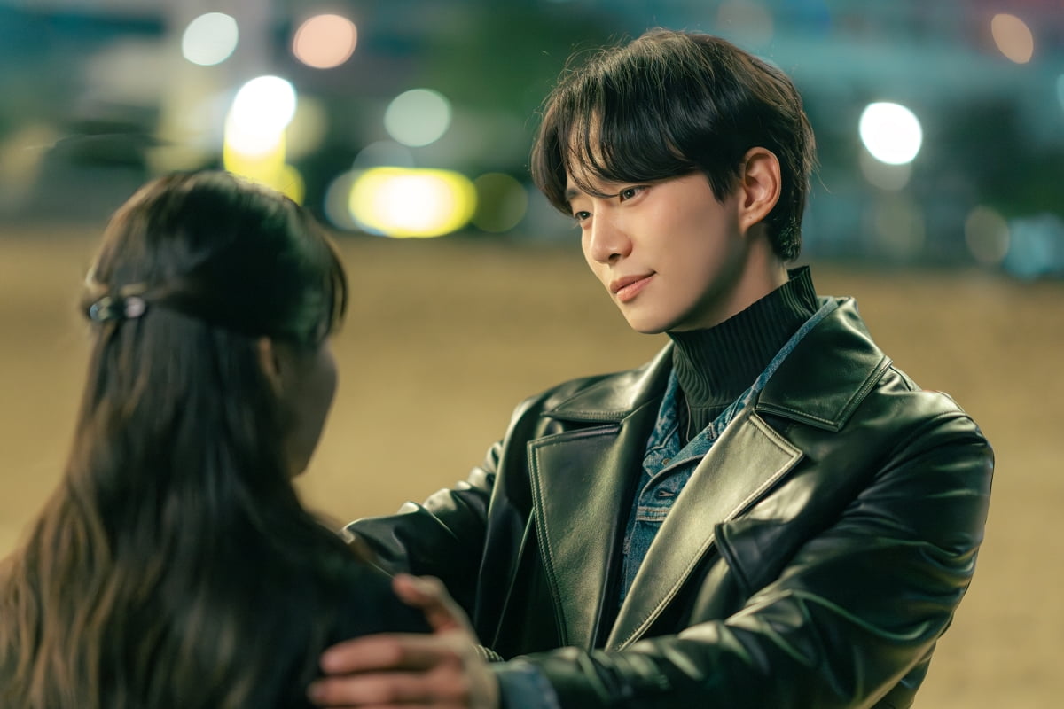 Lee Junho Reflects on 'Typhoon Family' Success and His Evolving Acting Philosophy