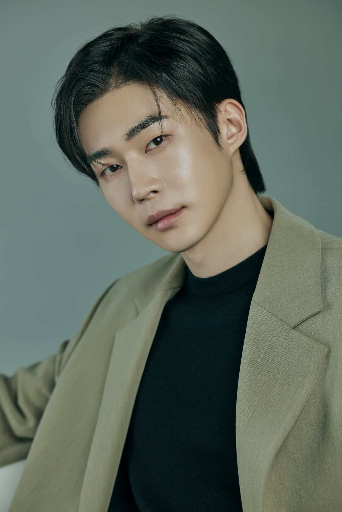 Mu Jin-seong Reflects on 'Typhoon Family' and His Journey as an Actor