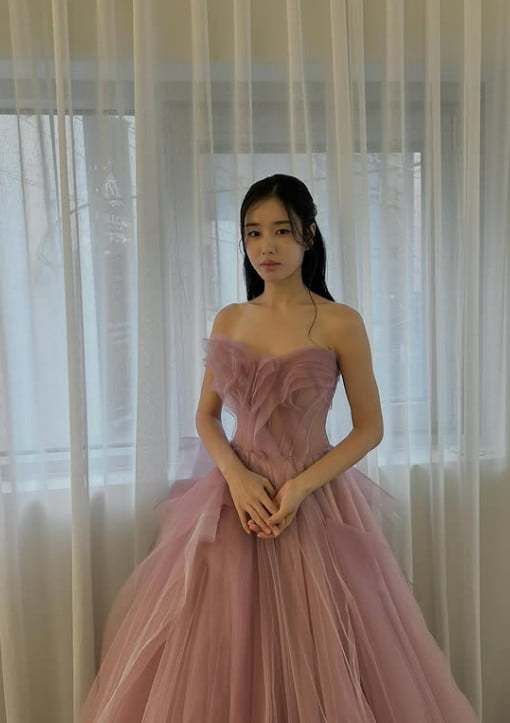 アン・ウンジン、華奢なスタイルを披露！新ドラマ『キスは無駄にして！』で注目