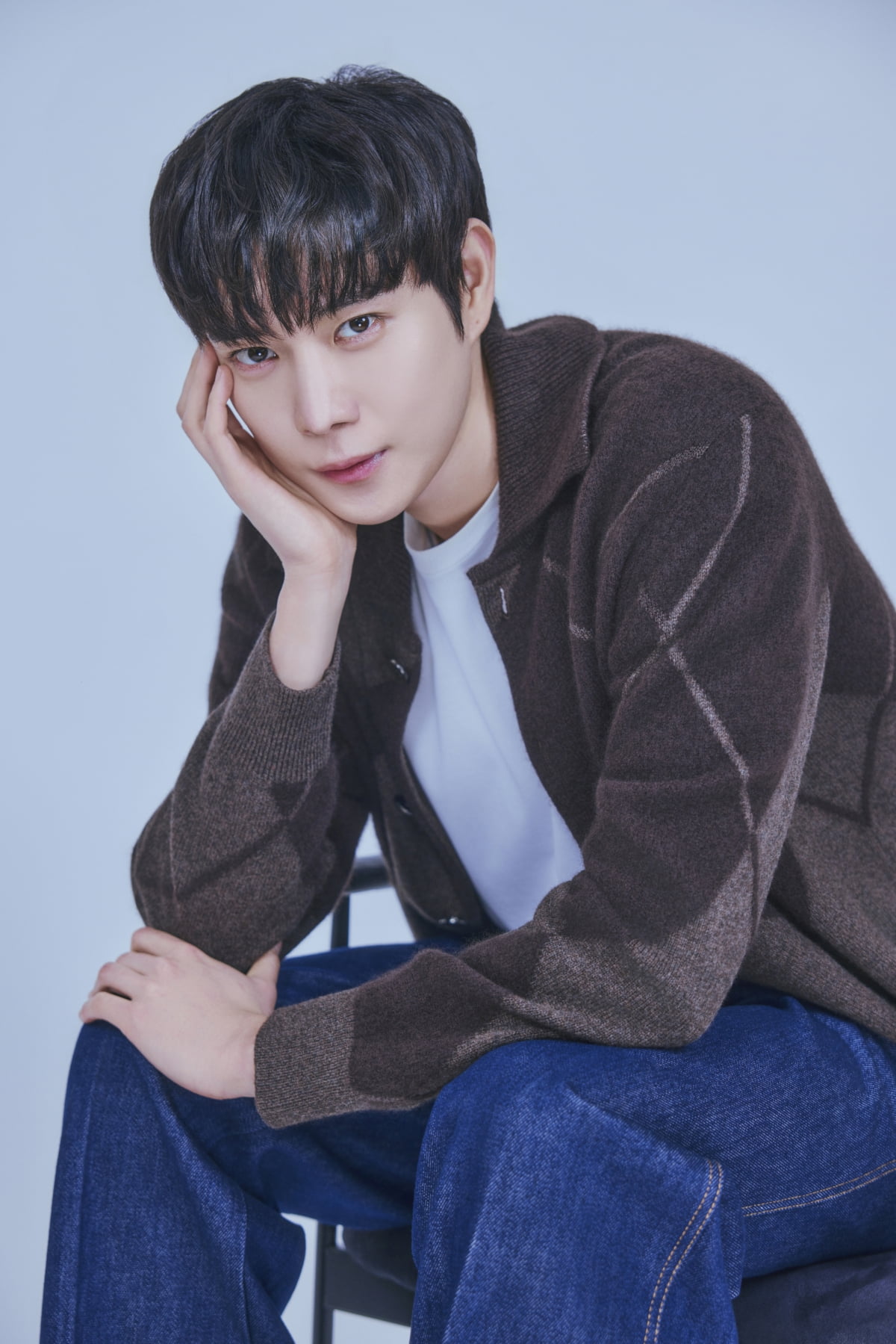 Actor Kim Young-dae Shares Thoughts on Co-star Shin Min-a's Marriage and Drama 'Dear X'