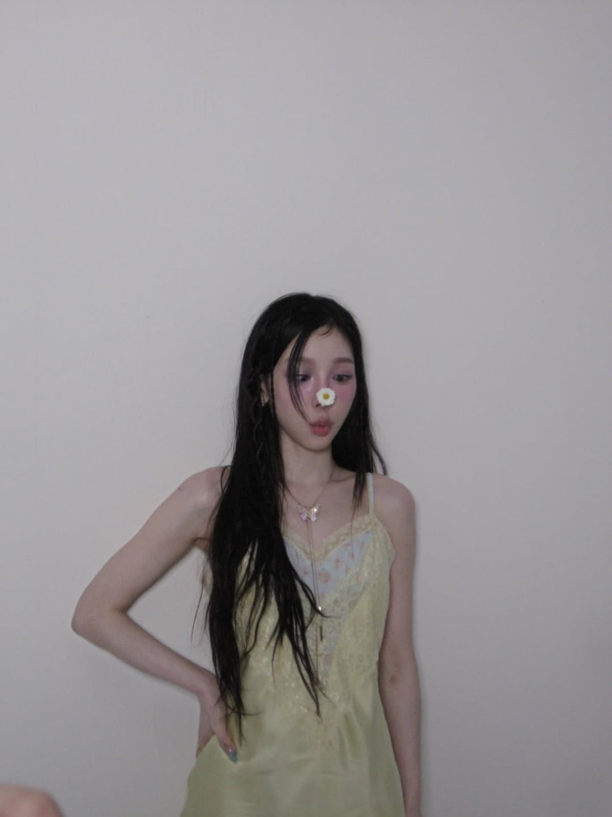 少女時代テヨン、ソロデビュー10周年を記念した新メイクアップでファンを魅了