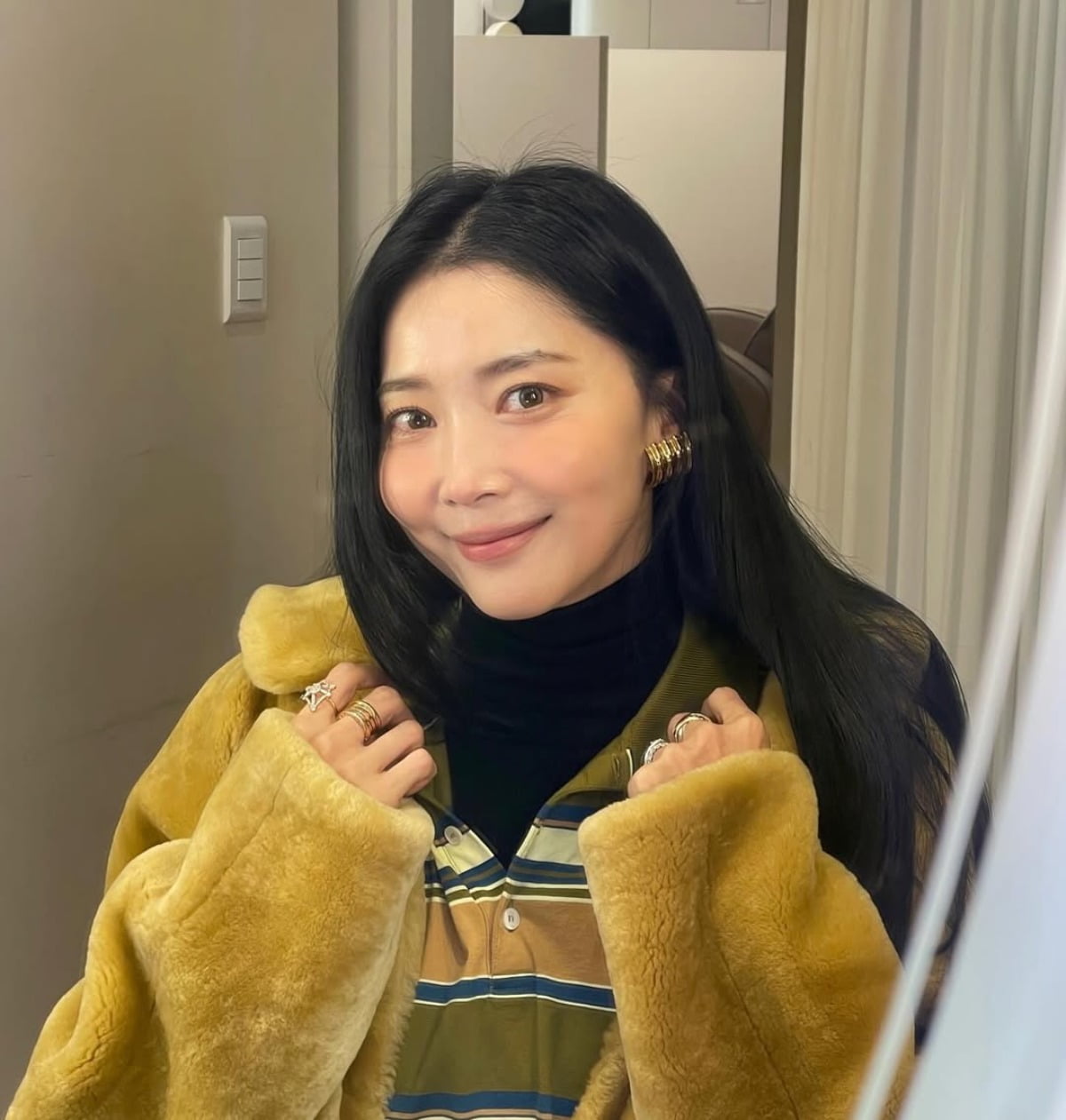 オ・ユナ、優雅な美貌を披露した日常を公開