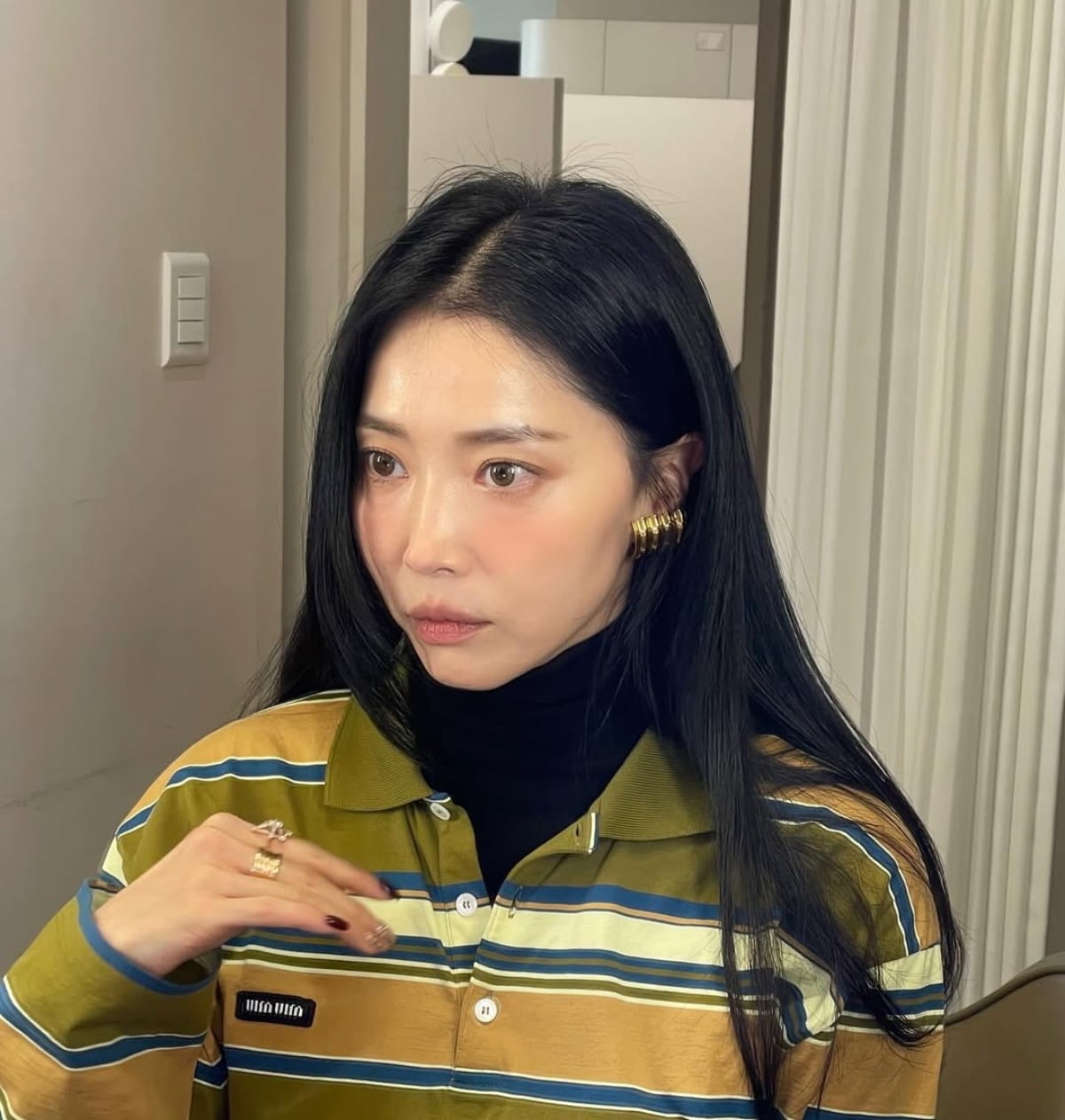 オ・ユナ、優雅な美貌を披露した日常を公開