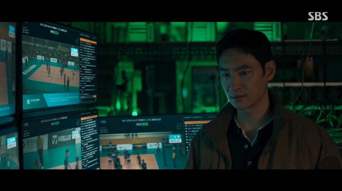 Lee Je-hoon Uncovers Truth in 15-Year-Old Murder Case on 'Taxi Driver 3'