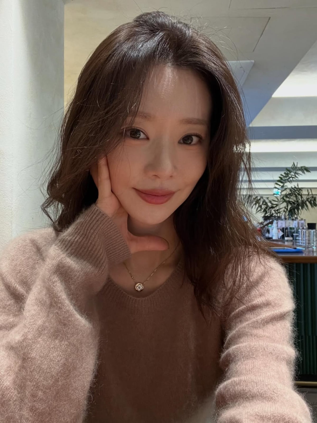 Actress Lee Joo-bin Shines in Winter Fashion on Instagram