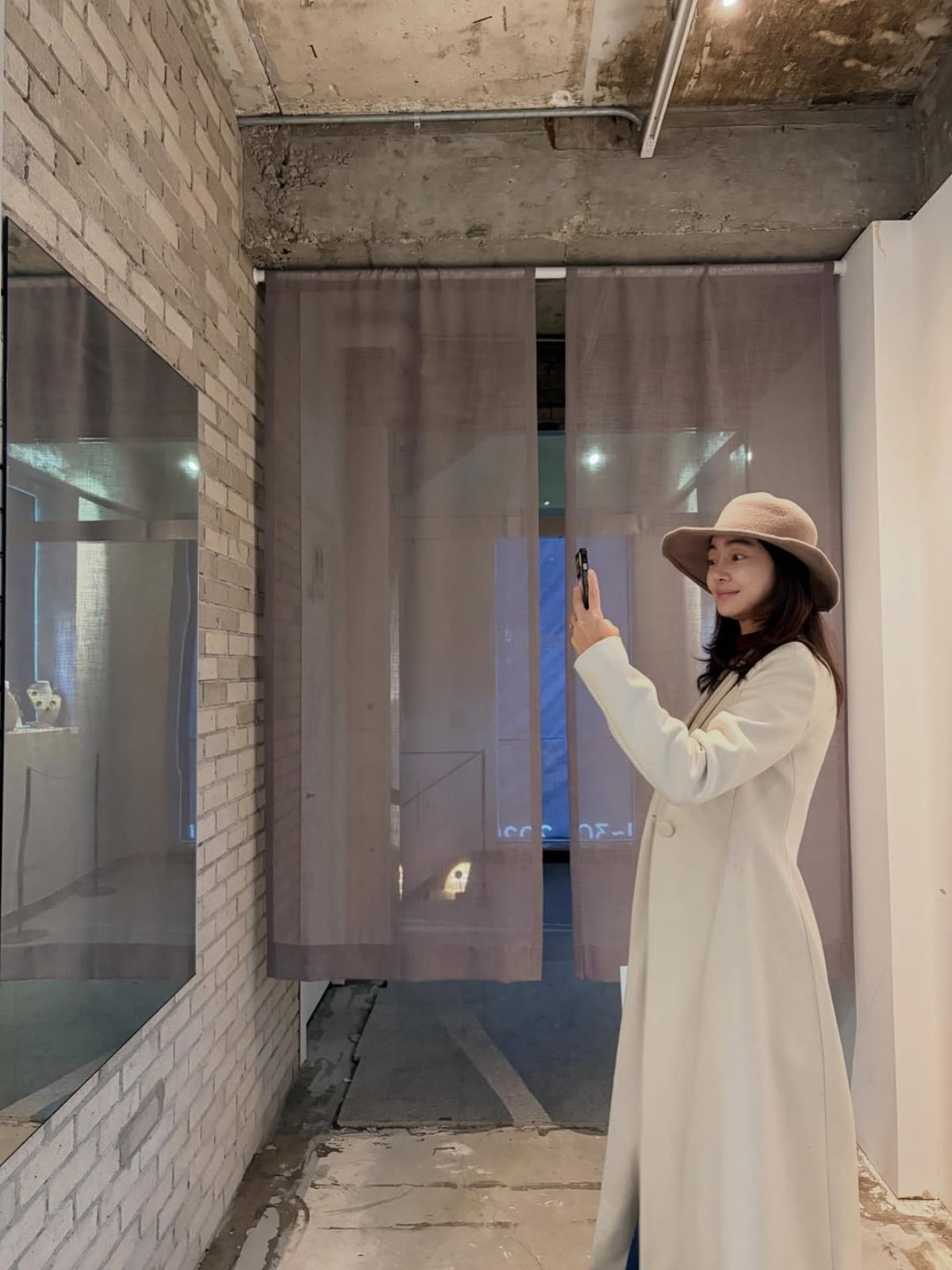 セ・ヒョリム、優雅なファッションで近況報告