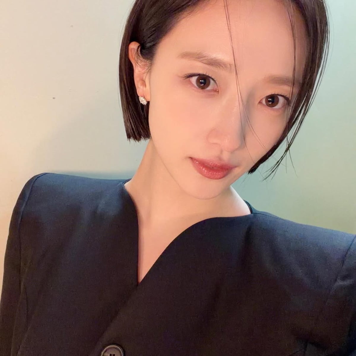 Pyo Ye-jin Captivates Fans with Her Charming Looks and Stellar Performance in 'Taxi Driver 3'