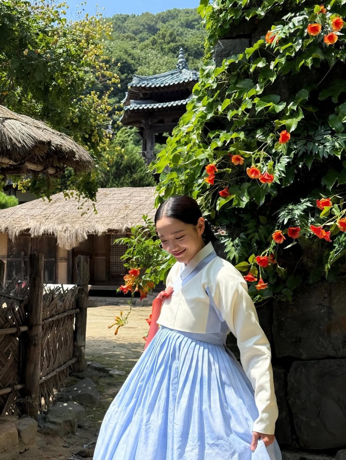 Kim Sejeong Captivates Fans with Her Stunning Hanbok Look in 'The Moon Over the River'